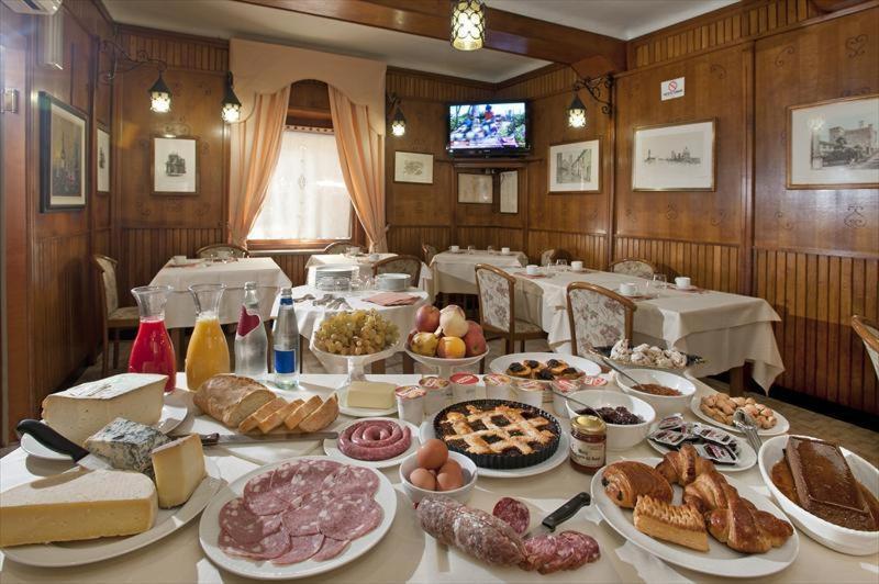 Albergo Badellino Бра Екстер'єр фото